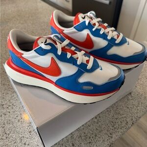 WMNS Nike Phoenix Waffle Shoes